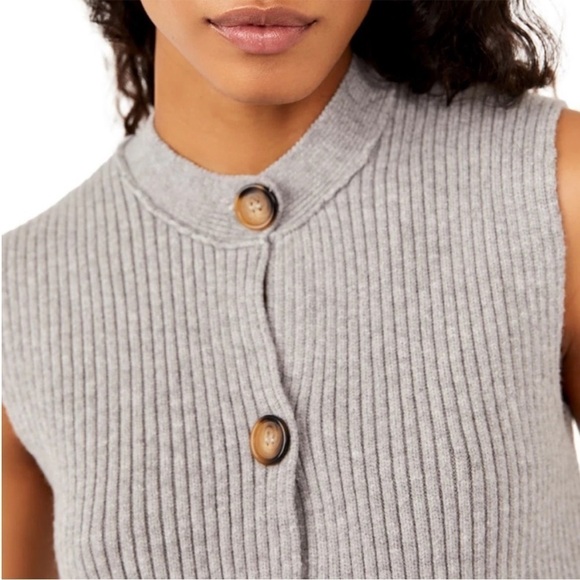 NWT Free People Naomi Ribbed Cropped Micro Vest in Grey - Picture 2 of 8